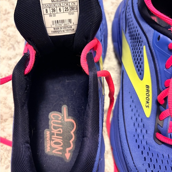 Brooks Revel Size 8 - Picture 5 of 5